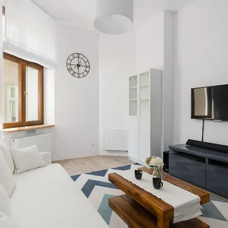 Kamienica Chelmonskiego 10 Przy Mtp By Renters