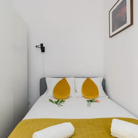 Апартаменти Kamienica Chelmonskiego 10 Przy Mtp By Renters *