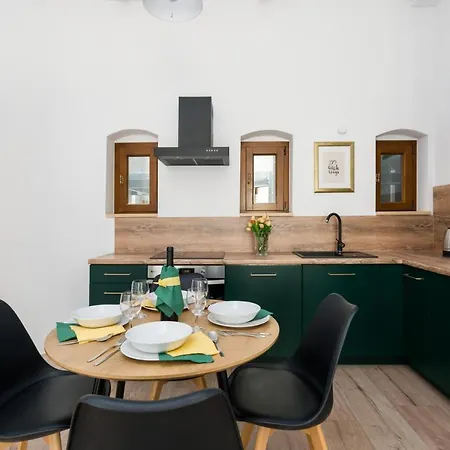 Kamienica Chelmonskiego 10 Przy Mtp By Renters Апартаменти