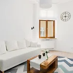 Kamienica Chelmonskiego 10 Przy Mtp By Renters Apartment