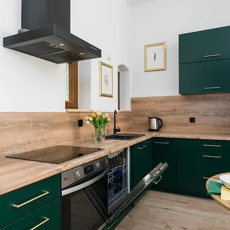 Apartment Kamienica Chelmonskiego 10 Przy Mtp By Renters