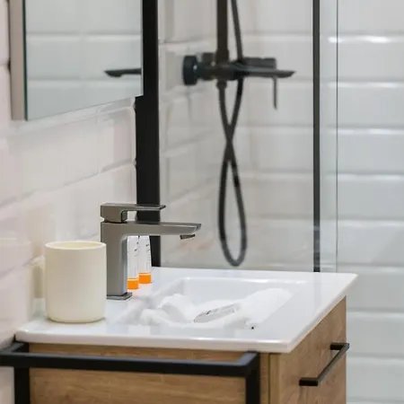 Kamienica Chelmonskiego 10 Przy Mtp By Renters Poznan