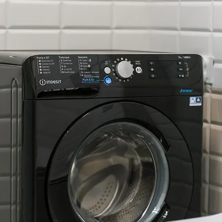 Apartment Kamienica Chelmonskiego 10 Przy Mtp By Renters *