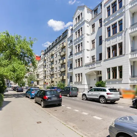Apartman Kamienica Chelmonskiego 10 Przy Mtp By Renters *